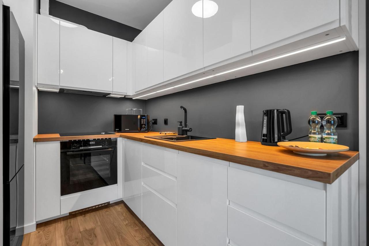Lotnisko Chopina Modern Studio Varsovie Extérieur photo